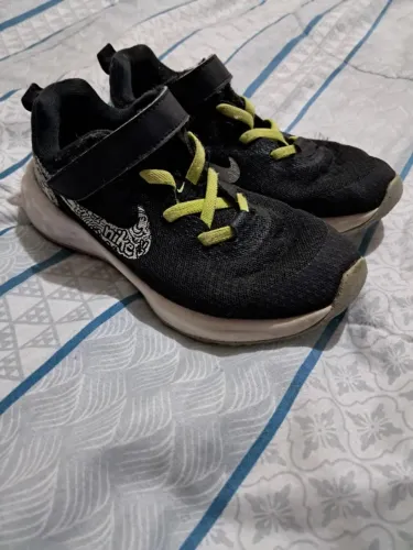 Tênis Nike infantil tamanho  29.