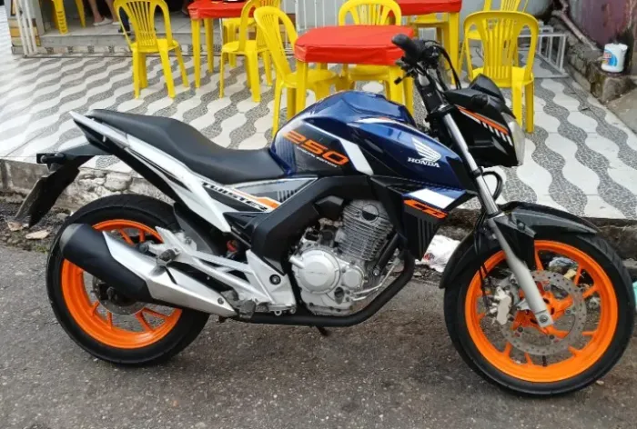 Honda Twister 250 Special Edition - Visual Exclusivo e Muito Conservada