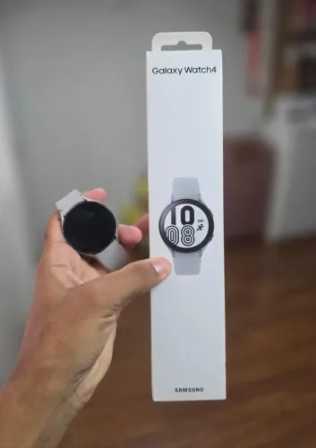 *Galaxy Watch 4* Seminovo, Caixa e Carregador NFC, GPS, Bluetooth, Wi-Fi *R$580