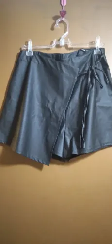 Short saia lovito tam GG em couro sintético
