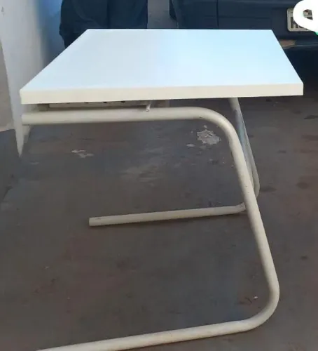 Mesa 80cm X 0,70cm - Base de Metal - Ótimo Estado