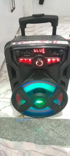 Vende-se caixa de som amvox  250Wrms acompanha carregador 