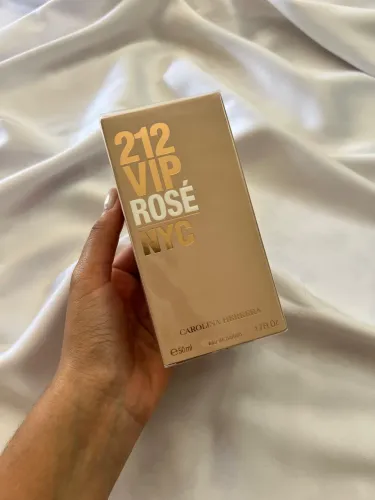 Perfume Carolina Herreira 212 vip rose 50 ml