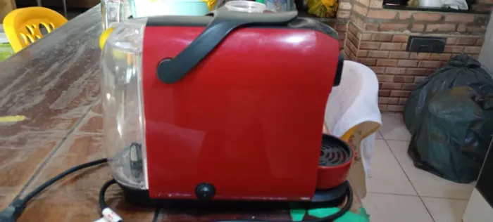Máquina de café expresso três corações de cápsula