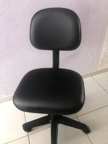 Cadeira escritório de couro excelente