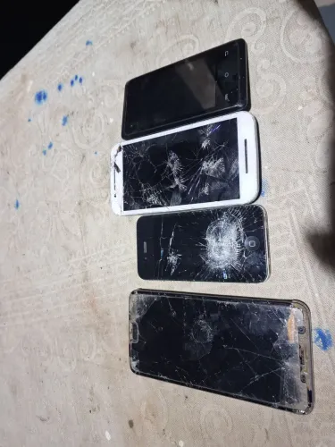 lote de celulares 3 unidades e 1 smartfone