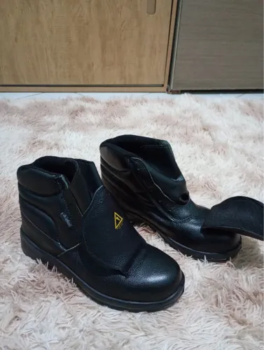 Bota bico de aço