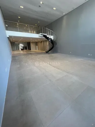 Prédio Comercial 750 m² na Avenida Água Fria com Estacionamento para 10 Carros