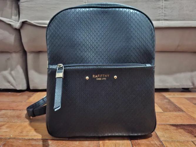 Mochila Raffithy preta feminina