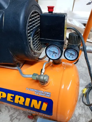 Compressor semi novo completo 