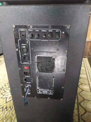 Vendo par de caixas,ativa e passiva auto falante 400 RMS