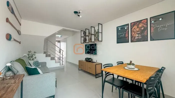 Casa geminada com 2 quartos à venda no Santa Mônica