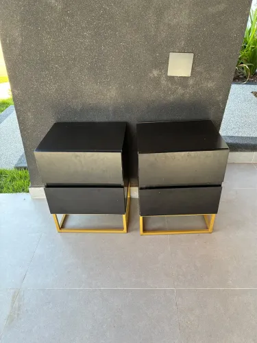 Mesa de cabeceira preta