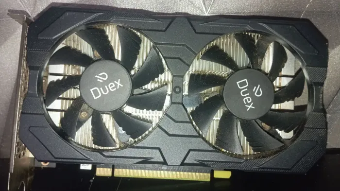Rx 580 para reparo ou retirada de peças liga mas está com um capacitor cerâmico rompido