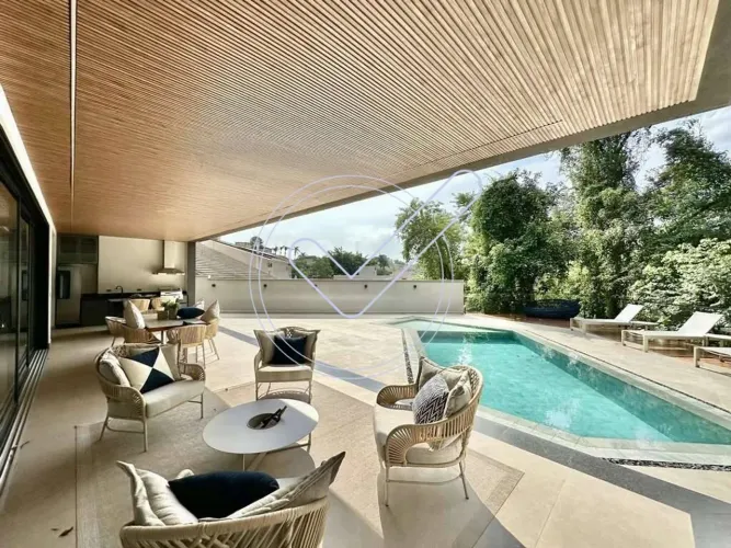 Casa Nova à Venda no Condomínio São Paulo - Alto Padrão