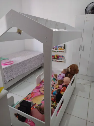 Cama montessoriana infantil com colchão 