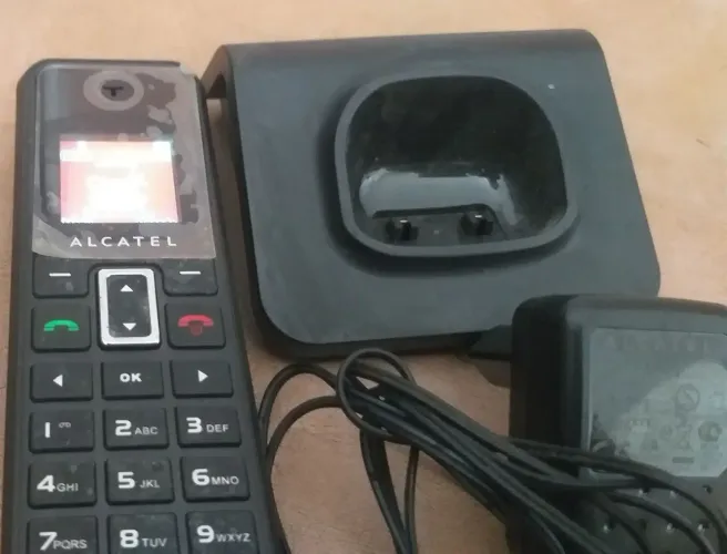 Telefone Fixo Alcatel Com Base e Carregador 