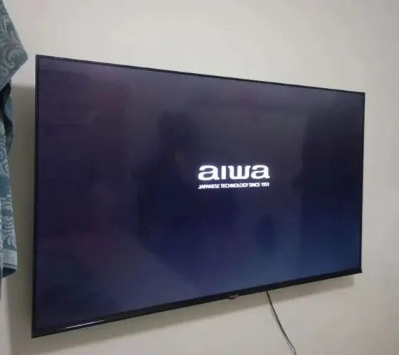 Televisão 4k semi nova 