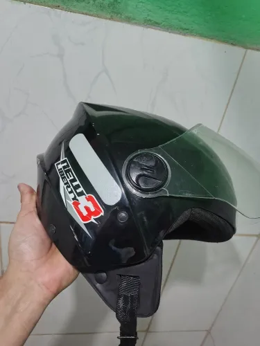 Capacete aberto
