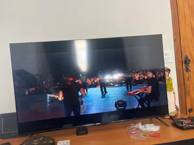 Vendo televisão semp Toshiba 50 polegadas 4K