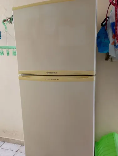 Geladeira Eletrolux (LER DESCRIÇÃO)