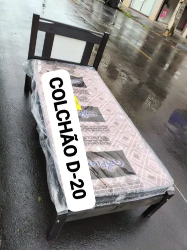 CAMA SOLTEIRO COM COLCHÃO . NOVOS