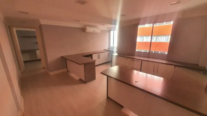 Escritório mobiliado com 50m² na13 de maio, Centro - Curitiba - PR