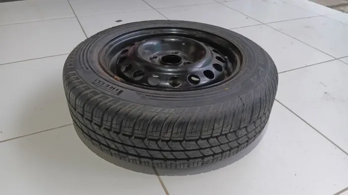 Vende-se roda completa, aro 14. Agile 1.4