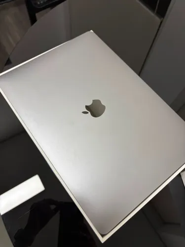 Macbook Air 13 (ótima Bateria. Com Dano Na Tela - Ver Foto) (Usado)