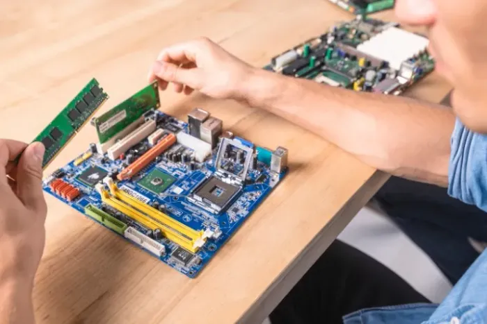 CONSERTO DE PLACA MÃE DE COMPUTADOR ? REPARO TÉCNICO AVANÇADO