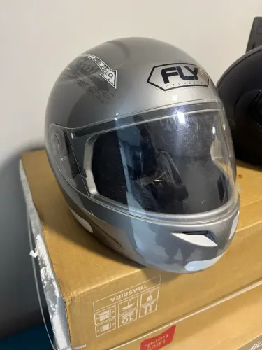 Capacete Fly - excelente estado de conservação