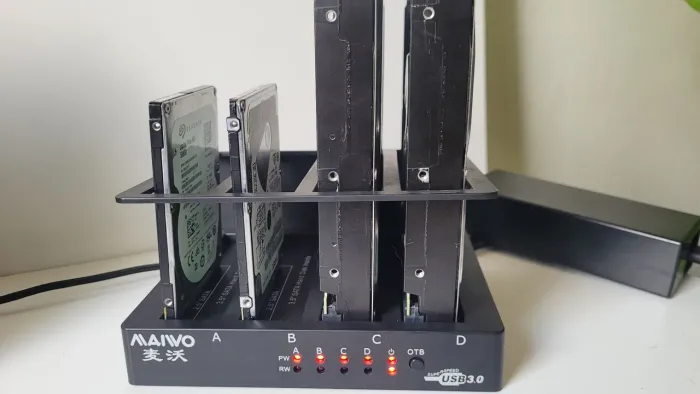 Dock Station Maiwo 4 Baias - HD/SSD SATA 2.5 e 3.5 - USB 3.0 - K305BU3S