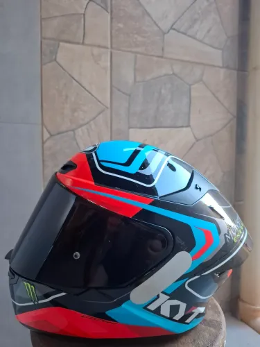 Capacete KYT tam 59 semi novo! valor 550 reais 