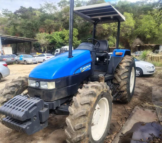Trator traçado New Holland tl65
