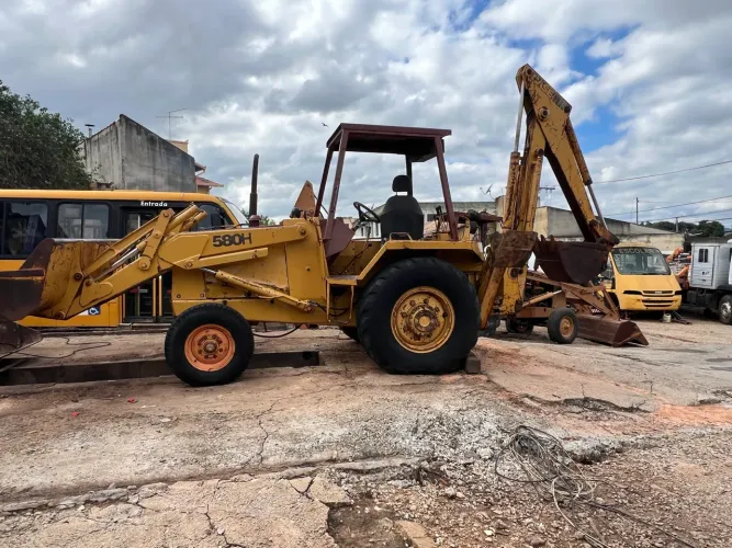Retroescavadeira case 580H