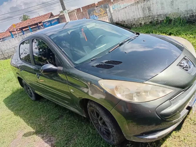 Peugeot 207 Sedan Passion XR 1.4 Flex 8V 4P 2013
