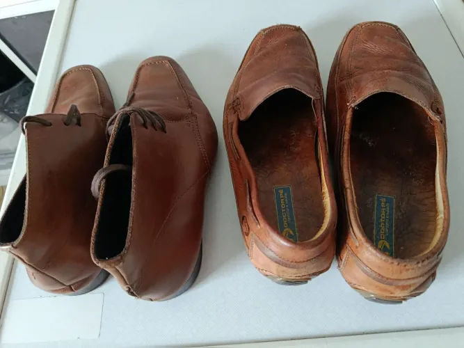 Sapatos masculino de couro 2 pares por 60 reais 