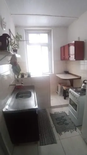 Alugo quartos para rapaz, a partir de 780 .
