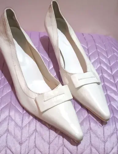 Scarpin envernizado branco
