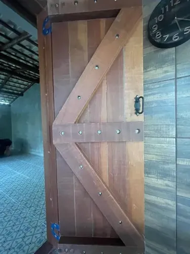 Janela rústica de MADEIRA MACIÇA