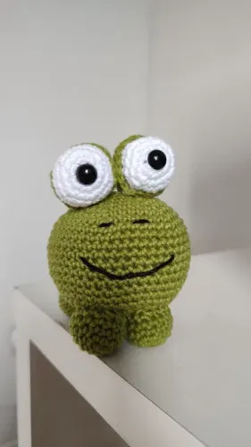 Sapo de Pelúcia - Brinquedo Crochê