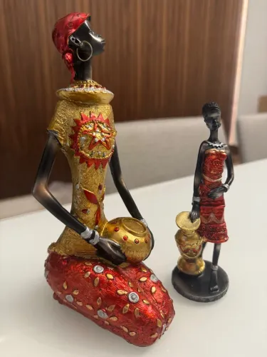 Esculturas Mulheres Africanas em resina (dupla)