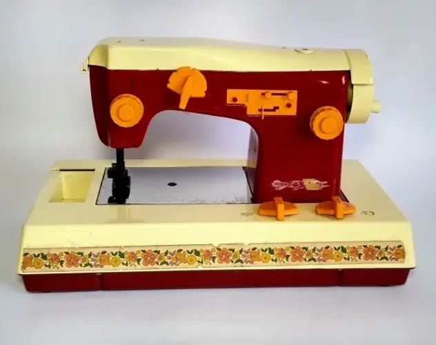 Mini Máquina De Costura Anos 80 Da Estrela
