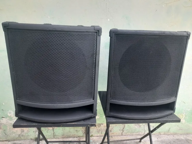 Par de caixas sub 18 polegadas vazias