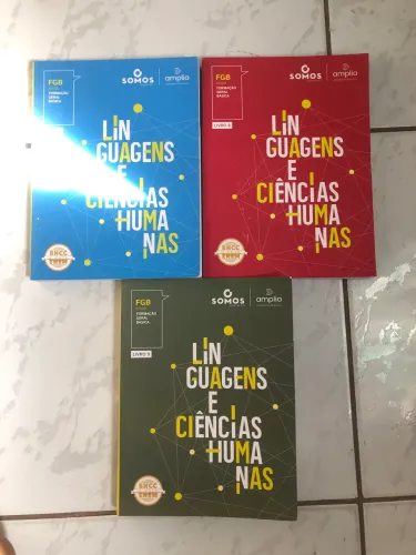 Livros escolar (SOMOS amplia)