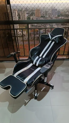 Cadeira Gamer Pelegrin Reclinável com Apoio de Pernas