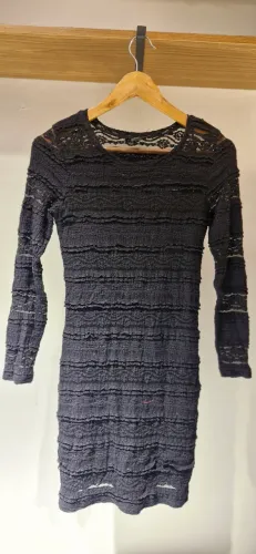 Vestido H&M Preto Detalhado com Manga Longa