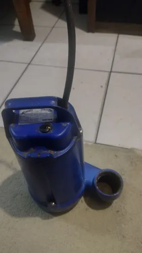 VENDO BOMBA DE AGUA SUBMERSÍVEL DA MARCASULZER 300T, 1CV.
