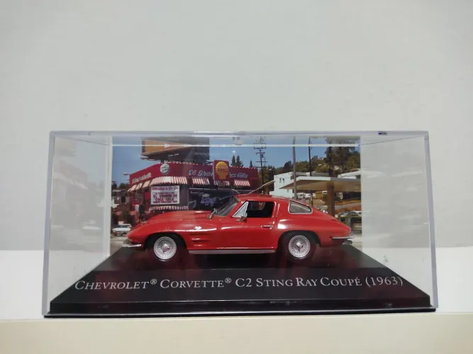 Miniatura Chevrolet Corvette C2 Sting Ray Coupé (1963) COLEÇÃO AMERICAN CARS 