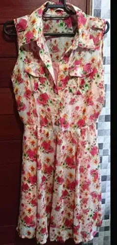 Vestido seminovo em grepe lindo